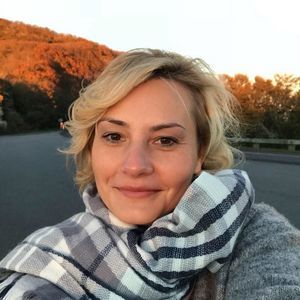 Meet your Posher, Ema